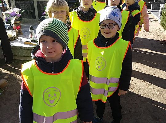 Gr IV-czcimy pamięć wszystkich zmarłych którzy oddali życie za wolność Polski