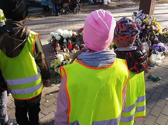 Gr IV-czcimy pamięć wszystkich zmarłych którzy oddali życie za wolność Polski