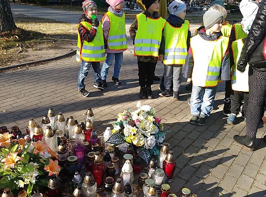 Gr IV-czcimy pamięć wszystkich zmarłych którzy oddali życie za wolność Polski