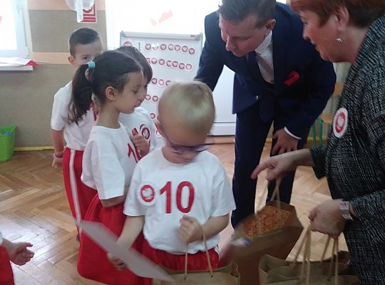 Gr IV-Turniej wiedzy o Polsce w Przedszkolu nr 1 "Kocham Cie Polsko"