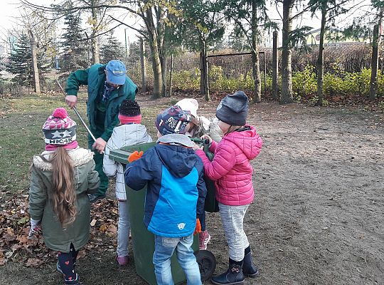 Gr III-jesienne prace w ogrodzie przedszkolnym