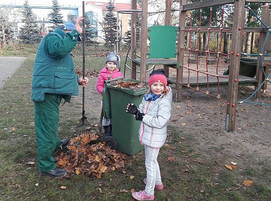 Gr III-jesienne prace w ogrodzie przedszkolnym