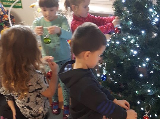 Gr. II Ubieramy choinkę