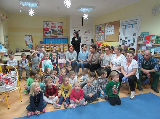 Występ wigilijny gr. III dla przedszkolaków