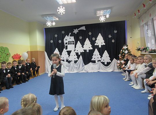 Występ wigilijny gr. III dla przedszkolaków
