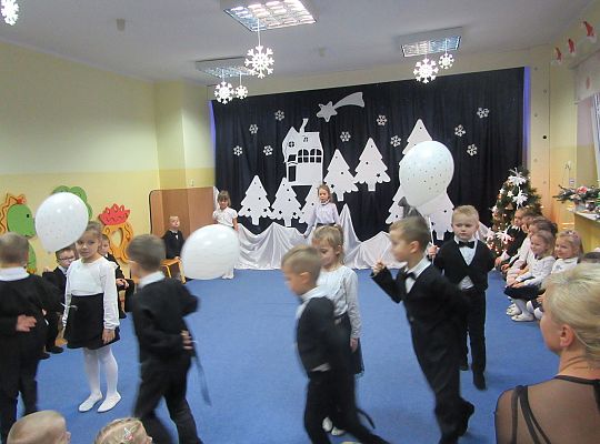Występ wigilijny gr. III dla przedszkolaków