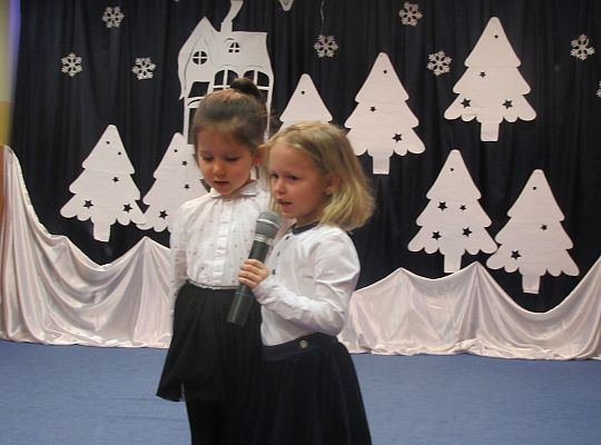 Występ wigilijny gr. III dla przedszkolaków