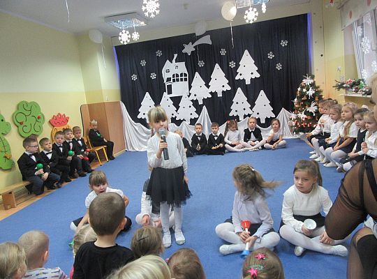 Występ wigilijny gr. III dla przedszkolaków