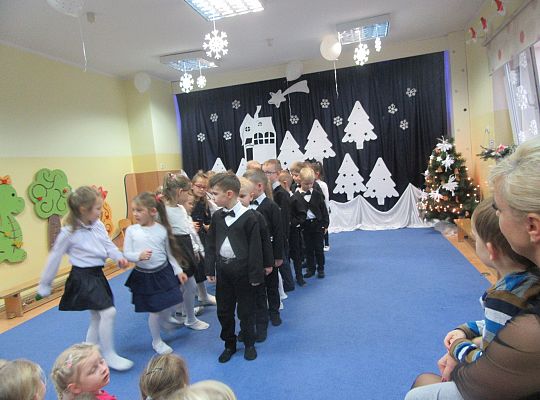 Występ wigilijny gr. III dla przedszkolaków