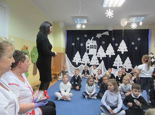 Występ wigilijny gr. III dla przedszkolaków