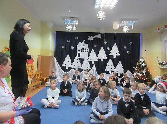 Występ wigilijny gr. III dla przedszkolaków