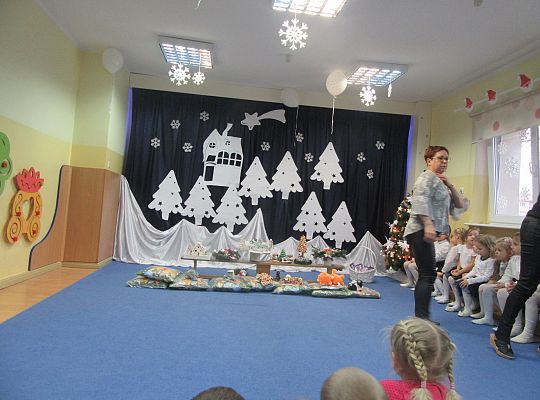 Występ wigilijny gr. III dla przedszkolaków