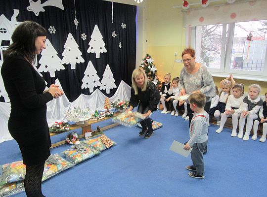 Występ wigilijny gr. III dla przedszkolaków