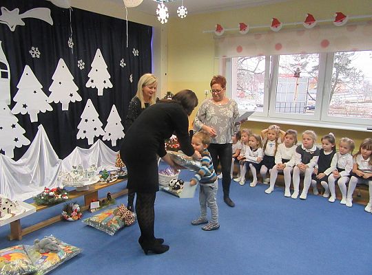 Występ wigilijny gr. III dla przedszkolaków