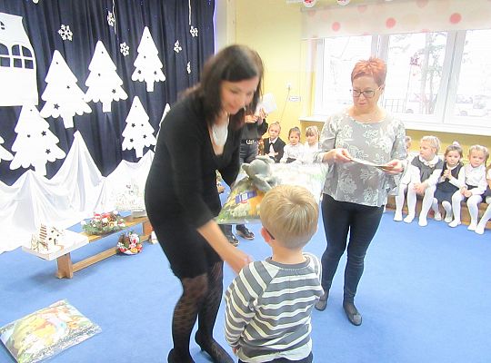 Występ wigilijny gr. III dla przedszkolaków