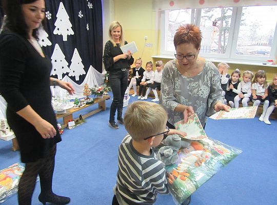 Występ wigilijny gr. III dla przedszkolaków