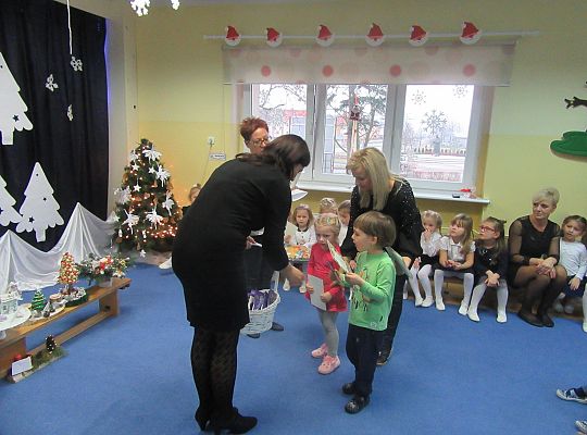 Występ wigilijny gr. III dla przedszkolaków