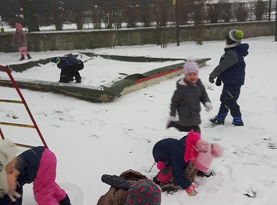 Gr. II Zabawy na śniegu
