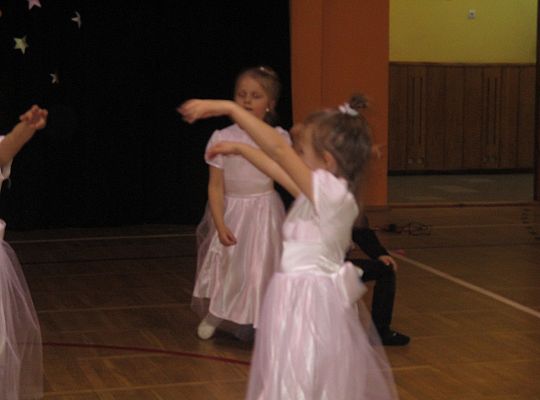 Gr III Pokaz tańca w Nowej Wsi