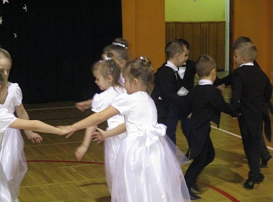 Gr III Pokaz tańca w Nowej Wsi