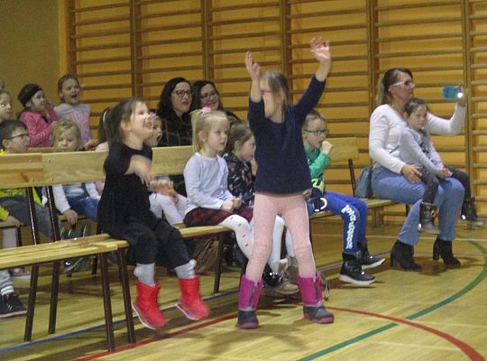 Gr III Pokaz tańca w Nowej Wsi