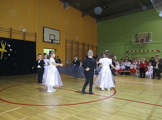 Gr III Pokaz tańca w Nowej Wsi