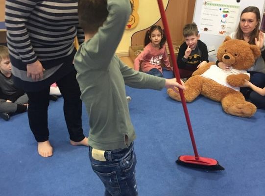 Gr IV zajęcia z pracownikami z muzeum- Co to jest Ojczyzna?