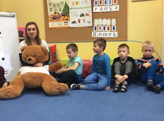 Gr IV zajęcia z pracownikami z muzeum- Co to jest Ojczyzna?