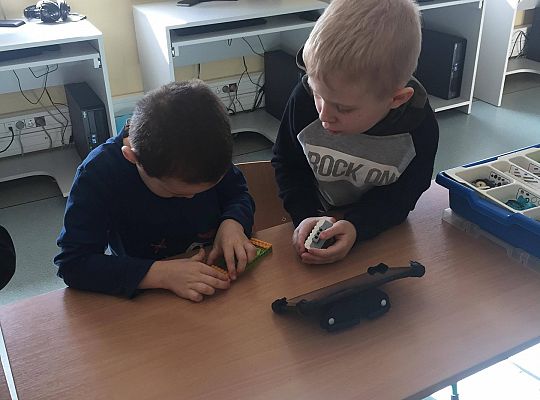 gr IV Z wizytą w "Michałkowie"-Szkoła w Mostach