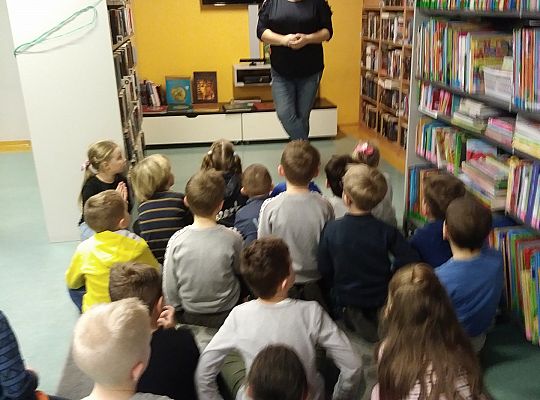 Gr IV Zajęcia w bibliotece-"Co to jest teatr cieni"