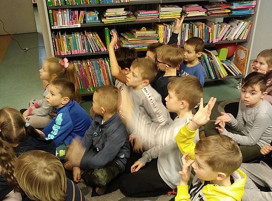 Gr IV Zajęcia w bibliotece-"Co to jest teatr cieni"