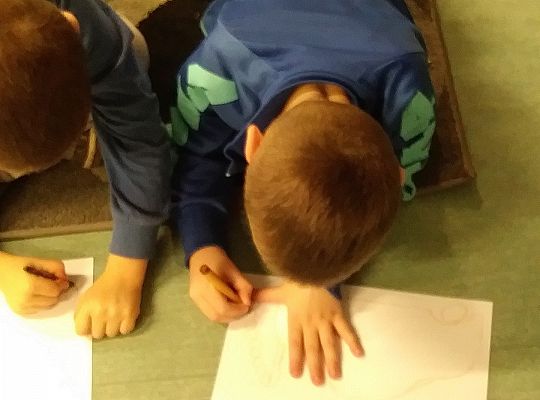 Gr IV Zajęcia w bibliotece-"Co to jest teatr cieni"