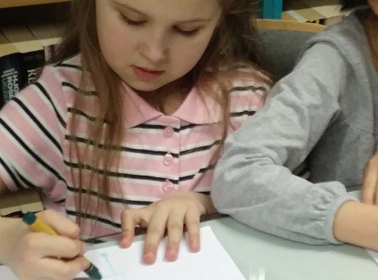 Gr IV Zajęcia w bibliotece-"Co to jest teatr cieni"