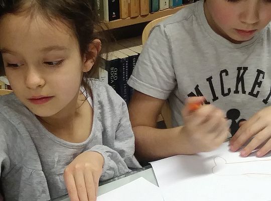 Gr IV Zajęcia w bibliotece-"Co to jest teatr cieni"