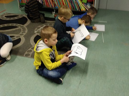 Gr IV Zajęcia w bibliotece-"Co to jest teatr cieni"