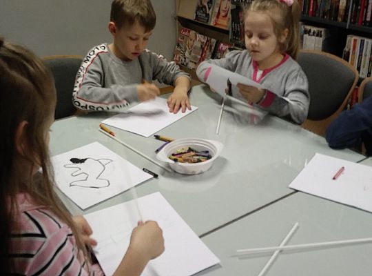 Gr IV Zajęcia w bibliotece-"Co to jest teatr cieni"