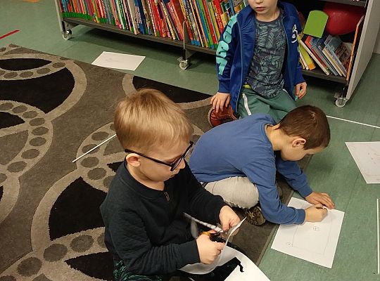 Gr IV Zajęcia w bibliotece-"Co to jest teatr cieni"
