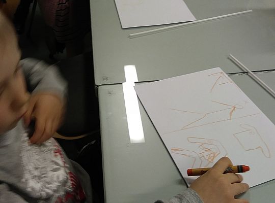 Gr IV Zajęcia w bibliotece-"Co to jest teatr cieni"