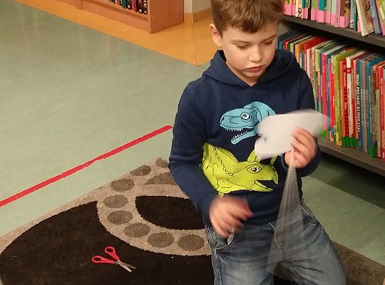 Gr IV Zajęcia w bibliotece-"Co to jest teatr cieni"