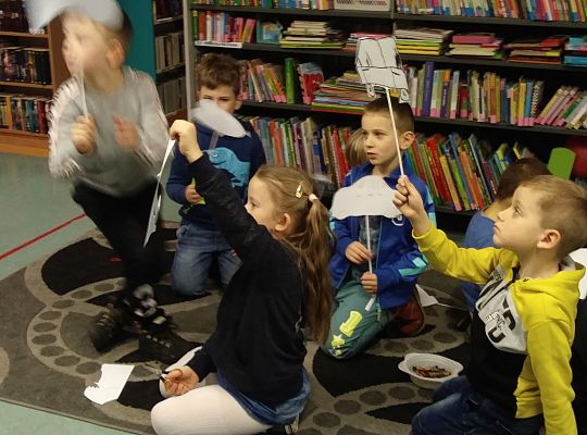 Gr IV Zajęcia w bibliotece-"Co to jest teatr cieni"