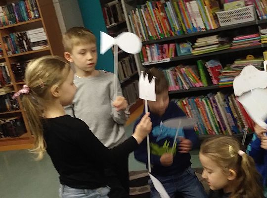 Gr IV Zajęcia w bibliotece-"Co to jest teatr cieni"