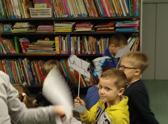 Gr IV Zajęcia w bibliotece-"Co to jest teatr cieni"