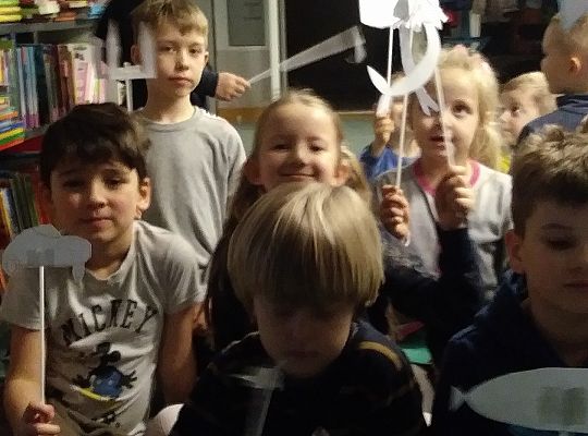 Gr IV Zajęcia w bibliotece-"Co to jest teatr cieni"