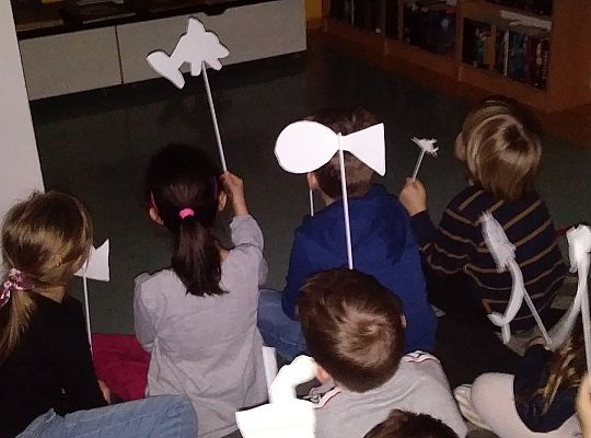 Gr IV Zajęcia w bibliotece-"Co to jest teatr cieni"