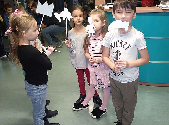 Gr IV Zajęcia w bibliotece-"Co to jest teatr cieni"