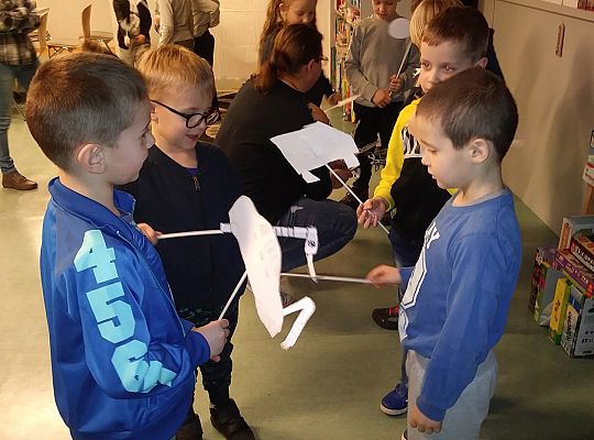 Gr IV Zajęcia w bibliotece-"Co to jest teatr cieni"