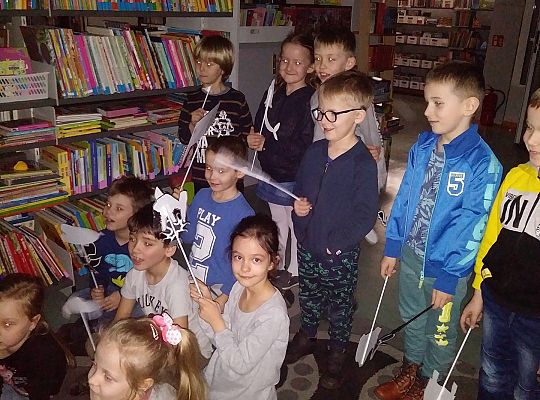 Gr IV Zajęcia w bibliotece-"Co to jest teatr cieni"