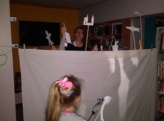 Gr IV Zajęcia w bibliotece-"Co to jest teatr cieni"