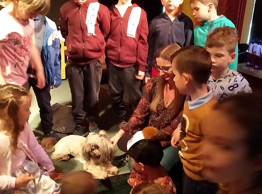 Gr IV- Spotkanie z autorką książek o psach oraz pasowanie na czytelnika