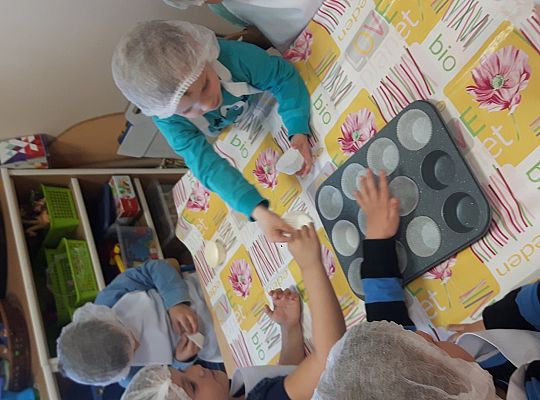 GR II pieczemy babeczki do koszyczka